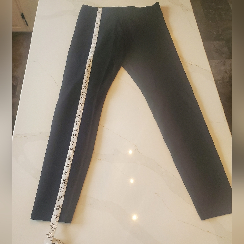 NWT Women's black Lou & Grey for Loft Leggings, size M